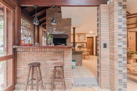 Casa para alugar com 375m², 4 quartos e 4 vagas