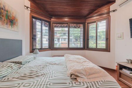 Casa para alugar com 375m², 4 quartos e 4 vagas