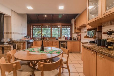 Casa para alugar com 375m², 4 quartos e 4 vagas