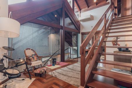 Casa para alugar com 375m², 4 quartos e 4 vagas
