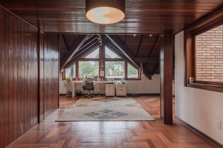 Casa para alugar com 375m², 4 quartos e 4 vagas