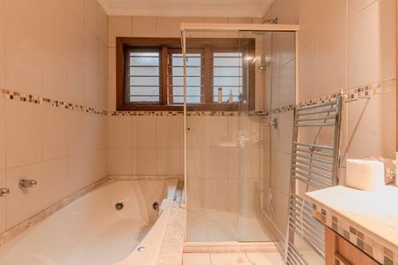 Casa para alugar com 375m², 4 quartos e 4 vagas