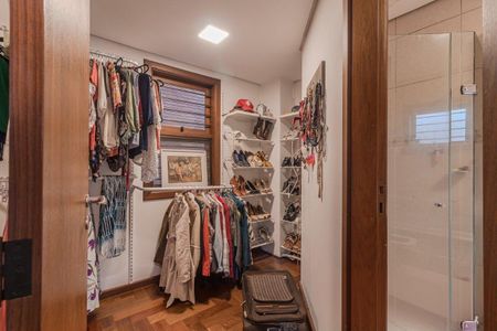 Casa para alugar com 375m², 4 quartos e 4 vagas