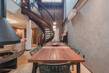 Casa para alugar com 375m², 4 quartos e 4 vagas