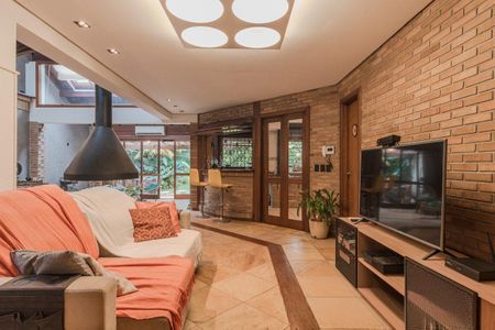 Casa para alugar com 375m², 4 quartos e 4 vagas