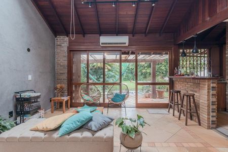Casa para alugar com 375m², 4 quartos e 4 vagas