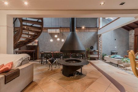 Casa para alugar com 375m², 4 quartos e 4 vagas