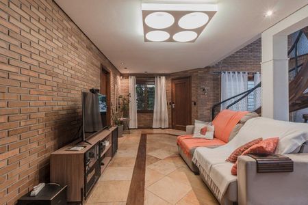 Casa para alugar com 375m², 4 quartos e 4 vagas