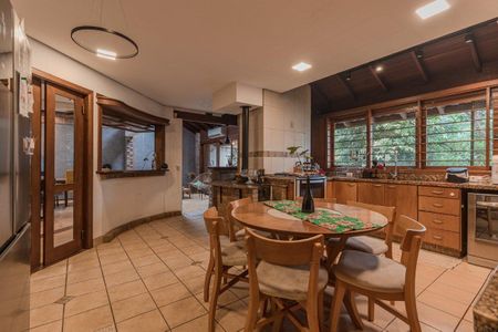 Casa para alugar com 375m², 4 quartos e 4 vagas