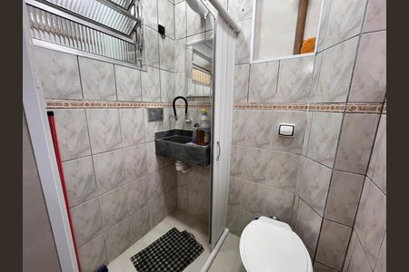 Banheiro  de kitnet/studio para alugar com 1 quarto, 17m² em Aviação, Praia Grande