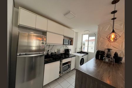 Cozinha de apartamento à venda com 2 quartos, 45m² em Mário Quintana, Porto Alegre