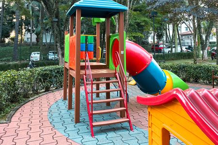 Apartamento à venda com 47m², 2 quartos e 1 vaga Apartamento à venda com 47m², 2 quartos e 1 vagaÁrea comum - Playground