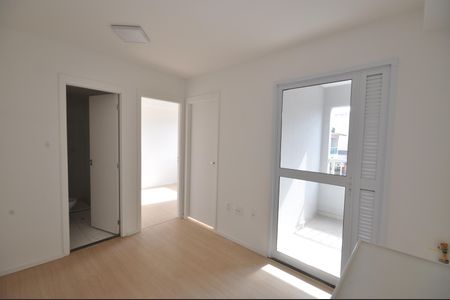 Sala/Cozinha de apartamento para alugar com 2 quartos, 29m² em Vila Nilo, São Paulo