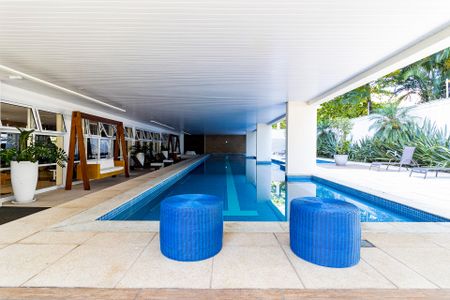 Studio para alugar com 30m², 1 quarto e 1 vaga Studio para alugar com 30m², 1 quarto e 1 vagaPiscina