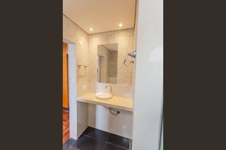 Apartamento para alugar com 75m², 2 quartos e 1 vaga Apartamento para alugar com 75m², 2 quartos e 1 vagaBanheiro da Suíte