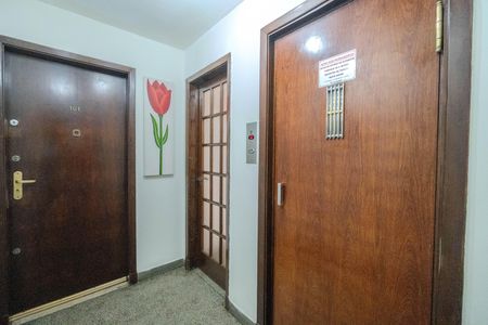 Apartamento à venda com 96m², 3 quartos e sem vaga Apartamento à venda com 96m², 3 quartos e sem vagahall do elevador