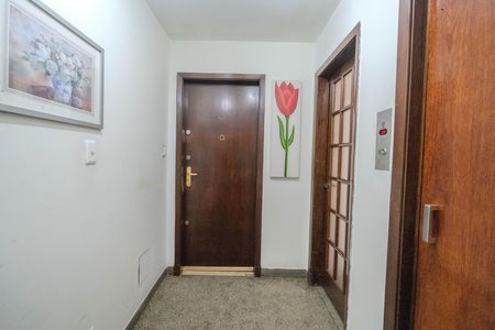 Apartamento à venda com 96m², 3 quartos e sem vaga Apartamento à venda com 96m², 3 quartos e sem vagahall do elevador