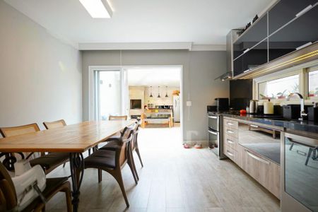 Casa à venda com 3 quartos, 154m² em Vila Cordeiro, São Paulo