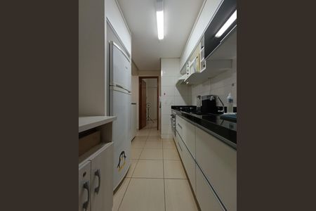 Cozinha de apartamento para alugar com 2 quartos, 65m² em Jardim Goiás, Goiânia
