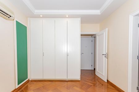 Apartamento à venda com 280m², 8 quartos e 4 vagas
