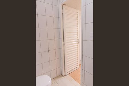 Casa de condomínio para alugar com 100m², 2 quartos e 2 vagas Casa de condomínio para alugar com 100m², 2 quartos e 2 vagasBanheiro de Serviço