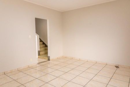 Sala de casa de condomínio para alugar com 2 quartos, 100m² em Jardim Miriam, Americana