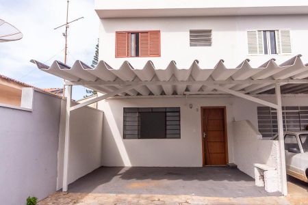Casa de condomínio para alugar com 100m², 2 quartos e 2 vagas Casa de condomínio para alugar com 100m², 2 quartos e 2 vagasFachada da casa