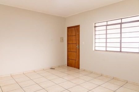 Sala de casa de condomínio para alugar com 2 quartos, 100m² em Jardim Miriam, Americana