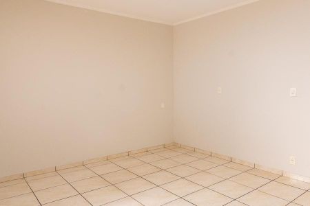 Sala de casa de condomínio para alugar com 2 quartos, 100m² em Jardim Miriam, Americana