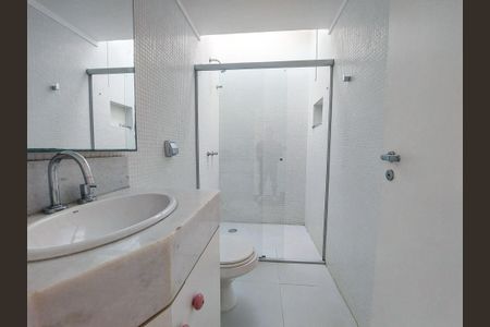 Casa de condomínio para alugar com 431m², 4 quartos e 4 vagasBanheiro da Suíte 2
