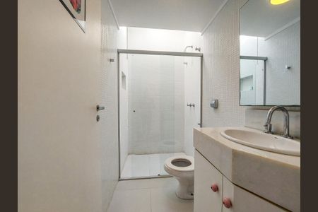 Casa de condomínio para alugar com 431m², 4 quartos e 4 vagasBanheiro da Suíte 1