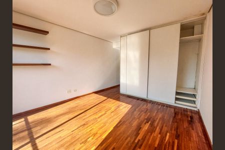 Casa de condomínio para alugar com 431m², 4 quartos e 4 vagasSuíte 4