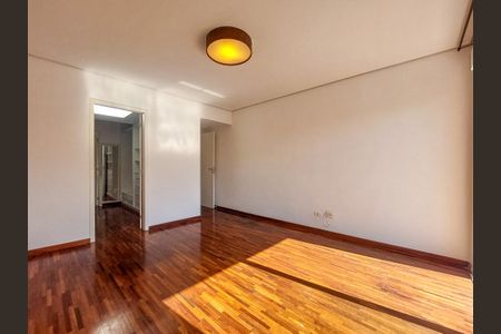 Casa de condomínio para alugar com 431m², 4 quartos e 4 vagasSuíte 3