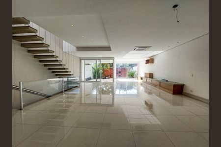 Casa de condomínio para alugar com 431m², 4 quartos e 4 vagasSala