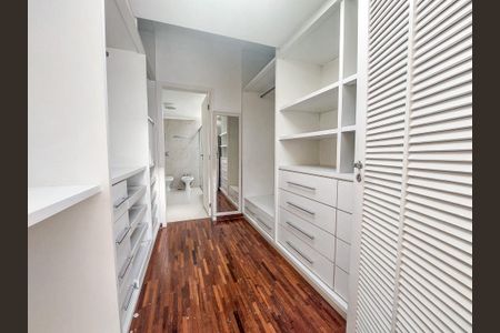 Casa de condomínio para alugar com 431m², 4 quartos e 4 vagasCloset da suíte 3