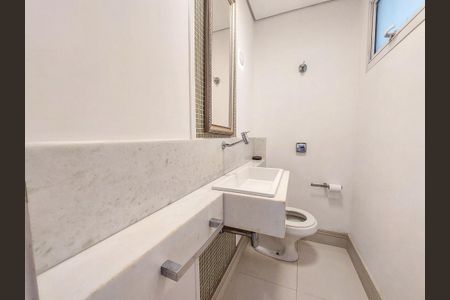 Casa de condomínio para alugar com 431m², 4 quartos e 4 vagasLavabo