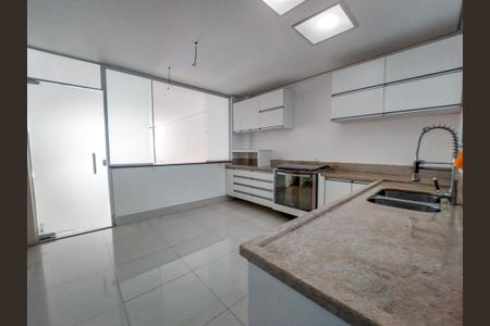 Casa de condomínio para alugar com 431m², 4 quartos e 4 vagasCozinha