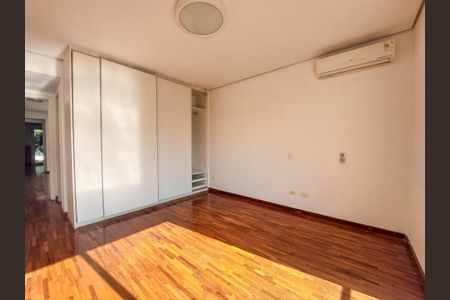 Casa de condomínio para alugar com 431m², 4 quartos e 4 vagasSuíte 4