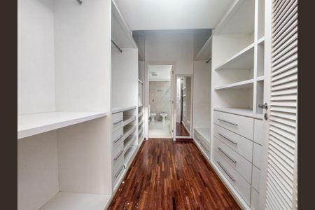 Casa de condomínio para alugar com 431m², 4 quartos e 4 vagasCloset da suíte 3