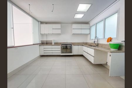 Casa de condomínio para alugar com 431m², 4 quartos e 4 vagasCozinha