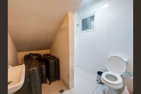 Casa de condomínio para alugar com 431m², 4 quartos e 4 vagasBanheiro de serviço