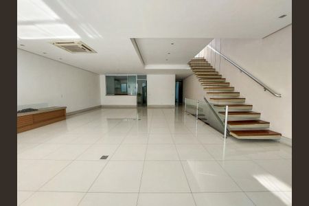 Sala de casa de condomínio para alugar com 4 quartos, 431m² em Campo Belo, São Paulo