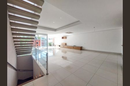 Casa de condomínio para alugar com 431m², 4 quartos e 4 vagasSala