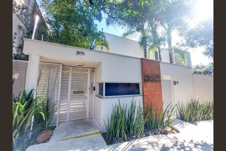 Casa de condomínio para alugar com 431m², 4 quartos e 4 vagasFachada