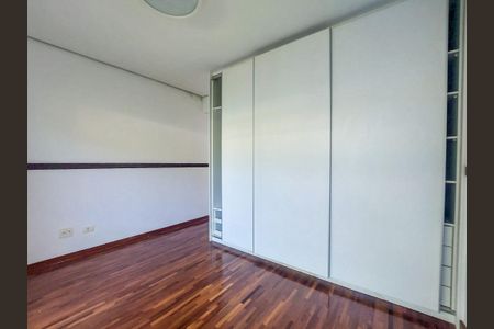 Casa de condomínio para alugar com 431m², 4 quartos e 4 vagasSuíte 2