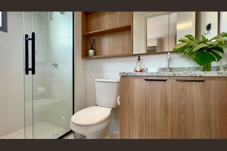 Banheiro de kitnet/studio para alugar com 1 quarto, 28m² em Pinheiros, São Paulo
