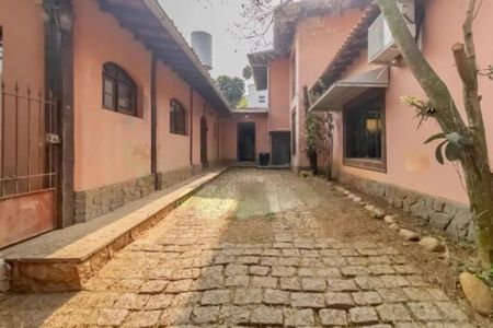 Casa à venda com 306m², 3 quartos e 10 vagas