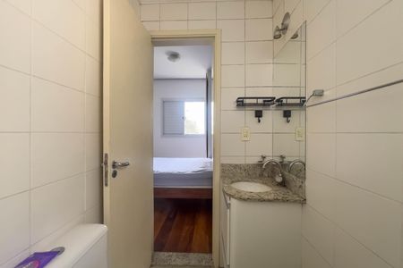 Apartamento à venda com 64m², 2 quartos e 2 vagasBanheiro do quarto 1