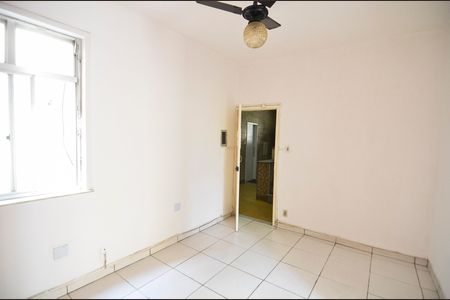 Sala de apartamento para alugar com 2 quartos, 79m² em Benfica, Rio de Janeiro