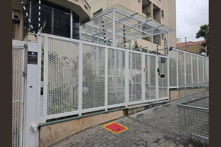 Apartamento para alugar com 47m², 2 quartos e 1 vaga Apartamento para alugar com 47m², 2 quartos e 1 vagaFachada